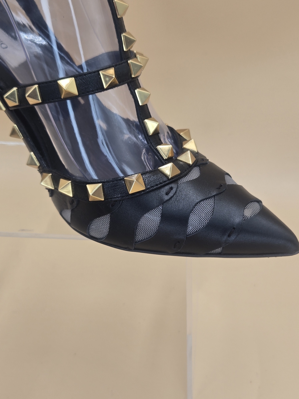 Valentino Garavani Rockstud Cutout Black Leather T-Strap Stilettos Size 6.5 - Picture 8 of 16
